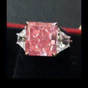 DIAMOND FANCY VIVID PINK