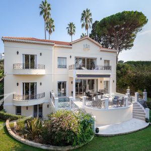 1930'S RESIDENCE BETWEEN PRESTIGE AND A PRESERVED NATURE《FRANCE》