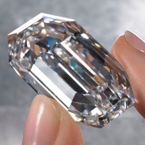 CUT-CORNERED RECTANGULAR STEP CUT CUT-CORNERED RECTANGULAR STEP CUT